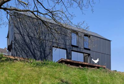 Des logements abordables avec une peau d’acier uniforme