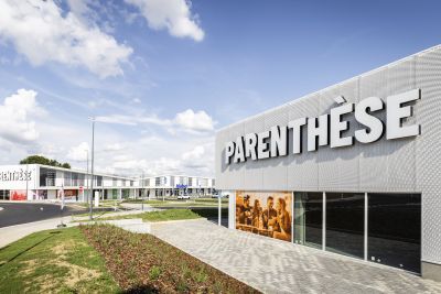 Un centre commercial en acier qui se veut différent
